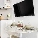 Stylish Studio Steps From Bondi Shoreline