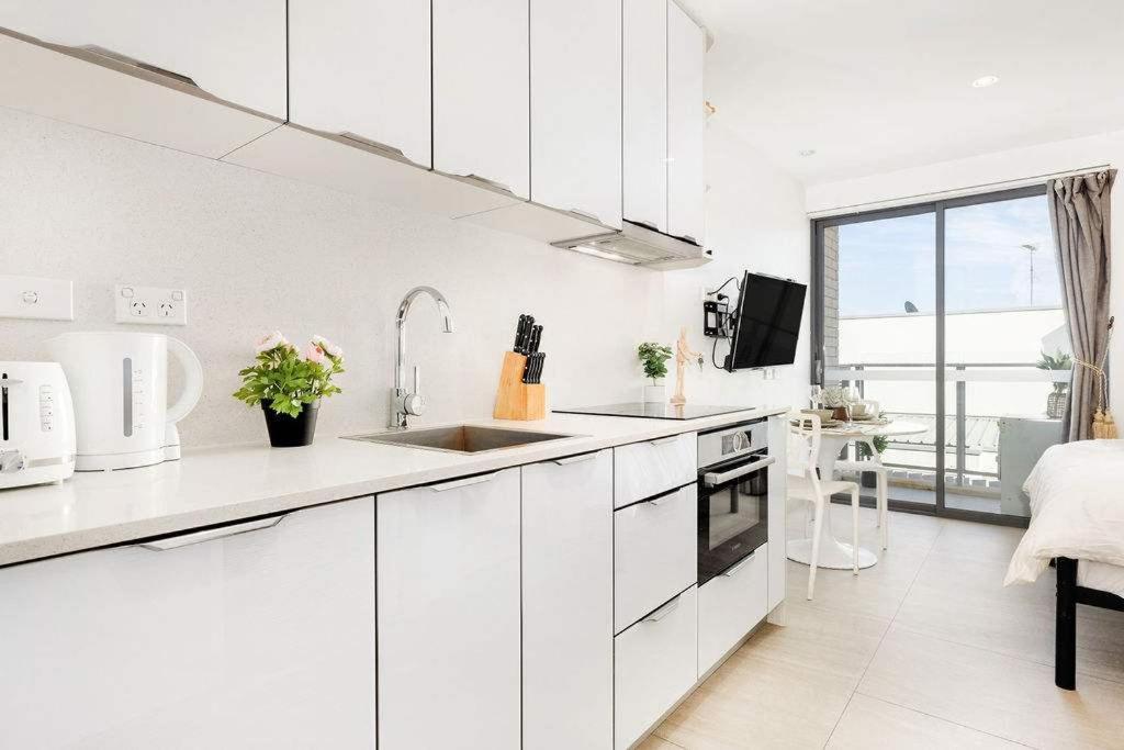 Stylish Steps From Bondi Shoreline Apartment Sydney