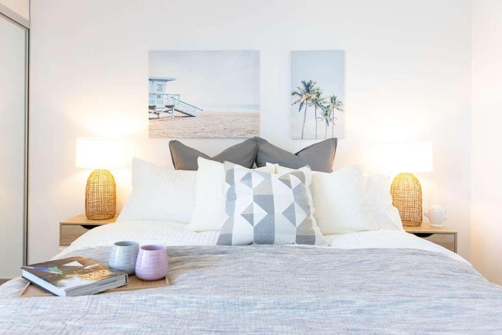 Apartment Stylish Steps From Bondi Shoreline Sydney